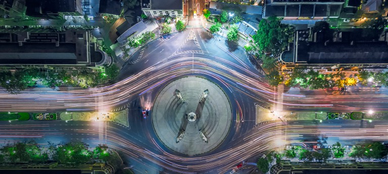 Image of roundabout with motion. motormindz is a venture consultancy​ for the automotive industry​​. ​We advise and invest​ ​to create and scale​ ​new product ecosystems​. ​​​We provide ​automotive venture consulting​​ for startups, OEMs and dealers.​